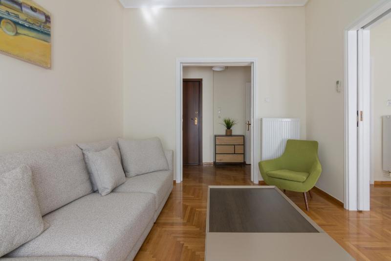 Minimal 2 bedroom apt near the Athens Concert Hall — забронировать отель в Афины