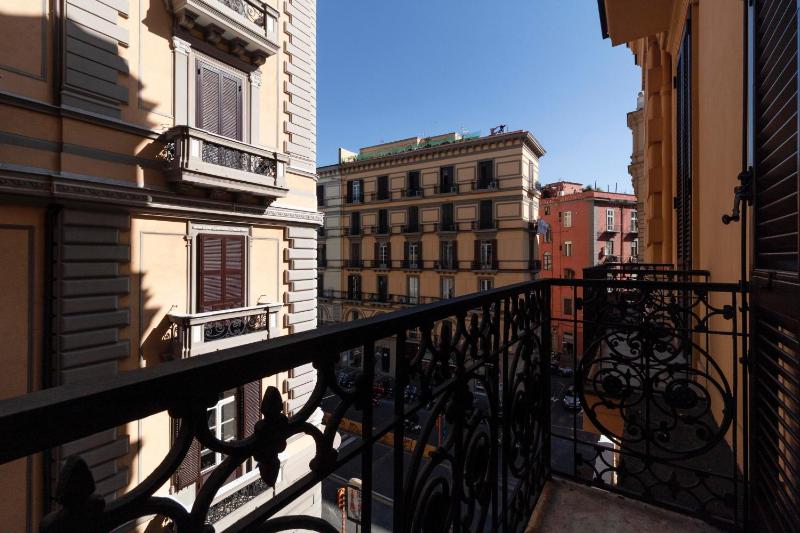 Rosa Apartment - Palazzo Nana — отель в Неаполе, Италия