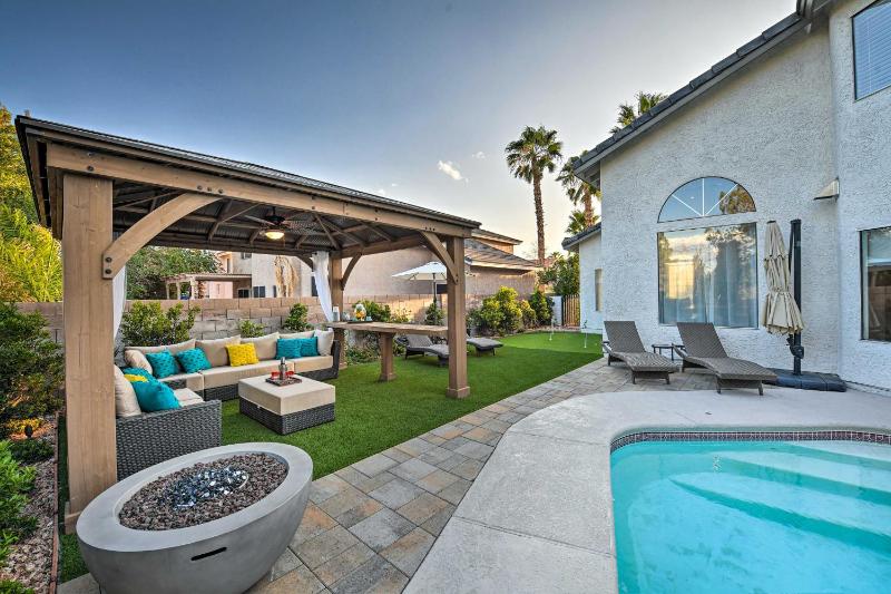 Top-Notch Las Vegas Oasis with Games, Golf and More! — забронировать отель в Лас Вегасе