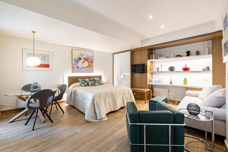 102- HiEndAccomodation-TopLocation — комфортный отель в Афины