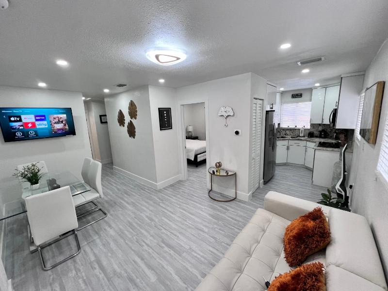 Stylish 2 Bedrooms Apartment by Miami International Airport — отзывы гостей и цены