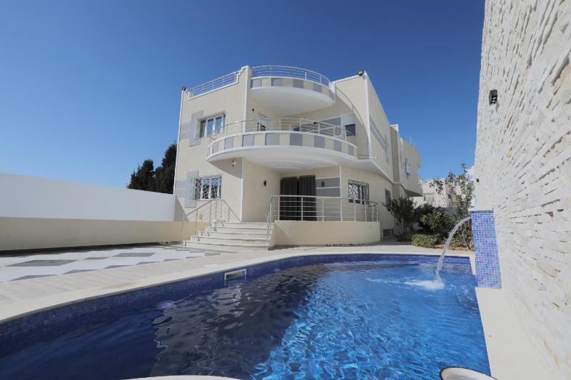 Magnifique Villa Avec Piscine, Pour Vos Vacances ! — отель в Монастир, Тунис
