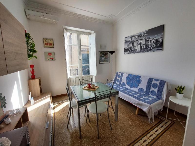 Lovely Apartment in the City Centre — отель с удобным расположением в Палермо