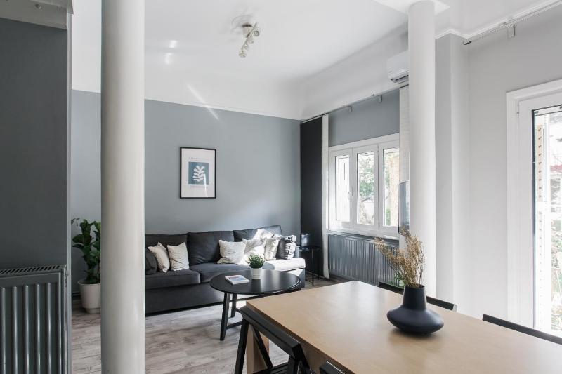 Unique 2BR Apartment in Filothei by UPSTREET — комфортный отель в Афины