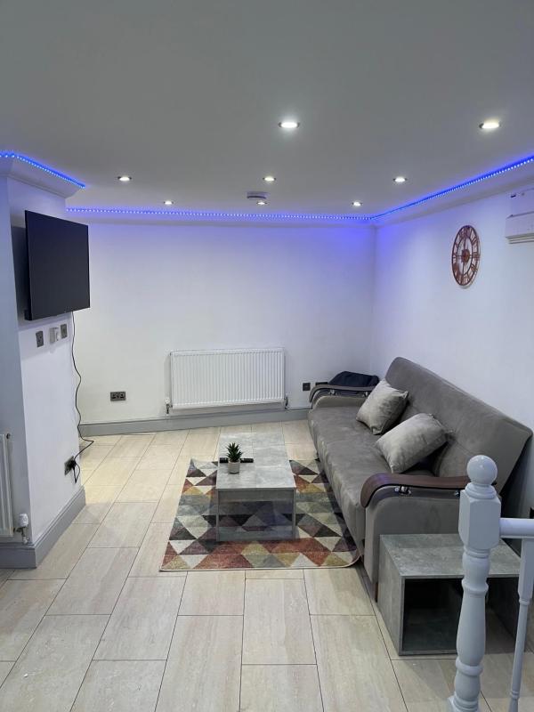 COSY SERVICED 1 BEDROOM APARTMENT in LONDON — комфортный отель в Лондоне