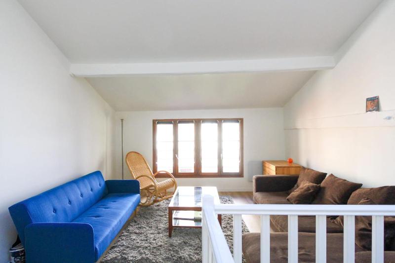Nice And Bright Equiped Triplex With Wifi — отель в Париже, Франция