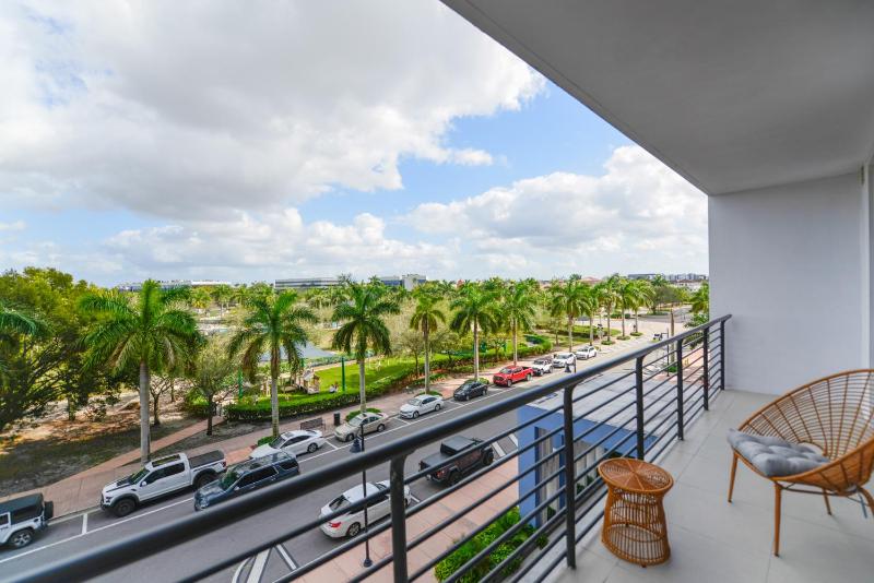 Cozy 1-1 BR Steps from Downtown Doral Park — отель в Майами, Соединенные Штаты Америки