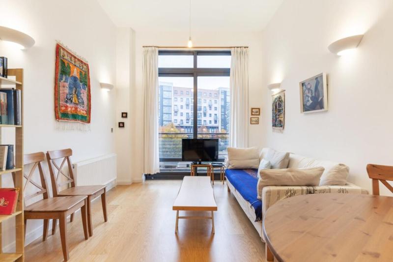 Beautiful 1 Bedroom Apartment in Shepherd's Bush — забронировать отель в Лондоне