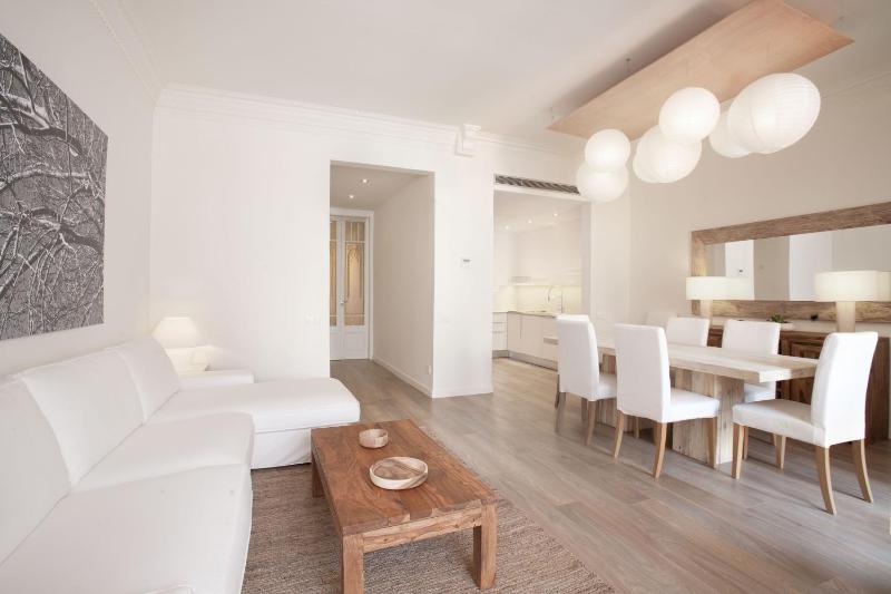Casanova Charm 4BDR Apartment — комфортный отель в Барселоне