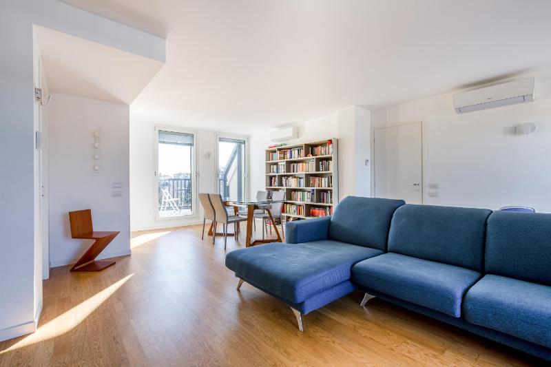 Modern APT with Terrace, WIFI & AC — отзывы гостей и цены