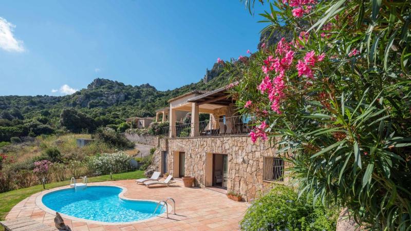 Villa Phoenix 6&4 ad Arzachena - Esclusiva con piscina