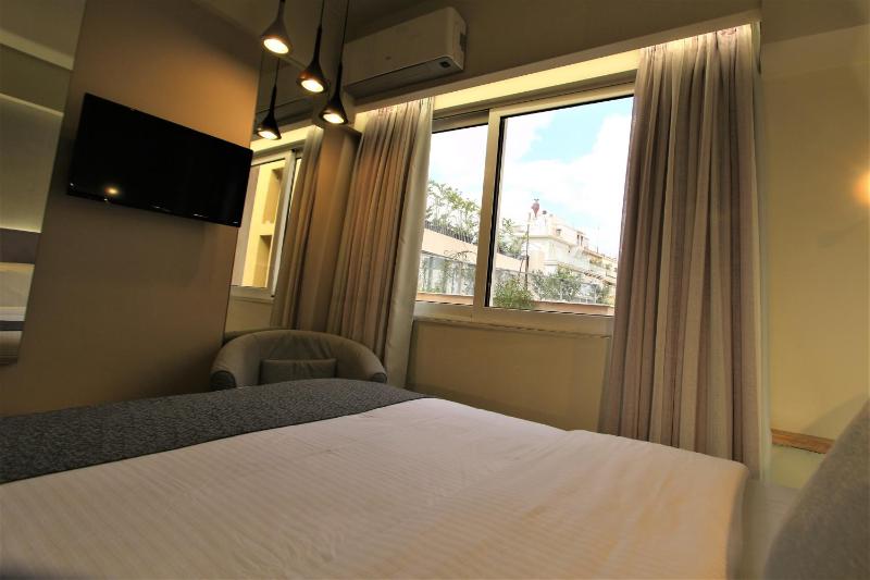 Aiolos Apartments Ermou 64 Monastiraki, Plaka 4th floor — отель в Афины, Греция