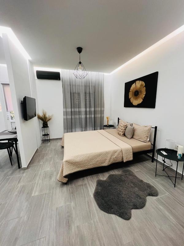 Beautiful designer Apartment new near Akropolis — отель с удобным расположением в Афины