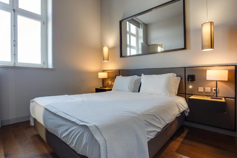 8 Building Serviced Apartment by the River — забронировать отель в Лиссабоне