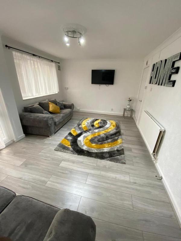 Lovely 3 Bedroom Apartment in the Heart of Hackney — отель с удобным расположением в Лондоне