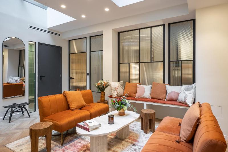 New Art Gallery Loft in the Heart of Paris 15 — отель с удобным расположением в Париже