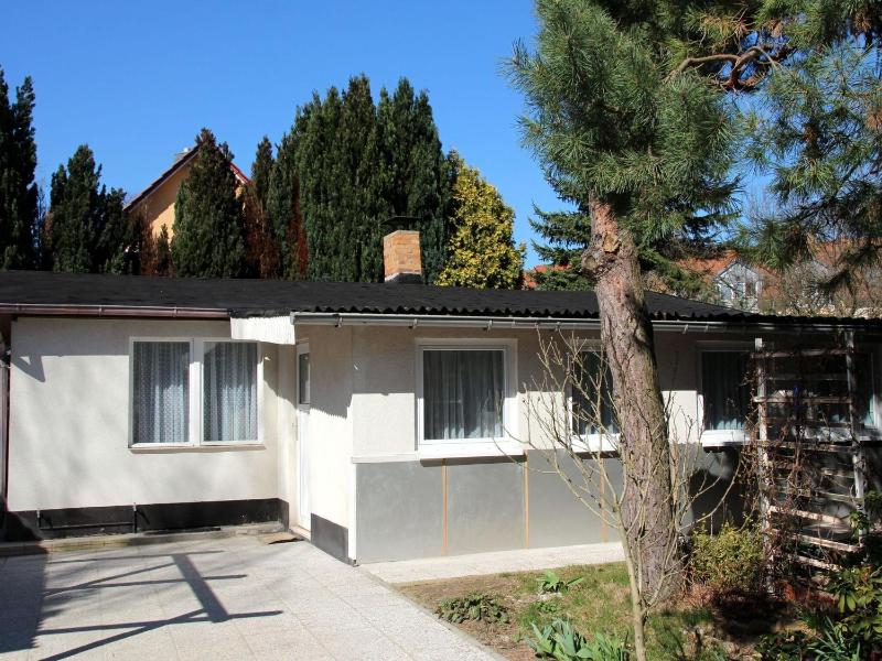 Bungalow Gartenidyll in Berlin — отель с удобствами в Берлине