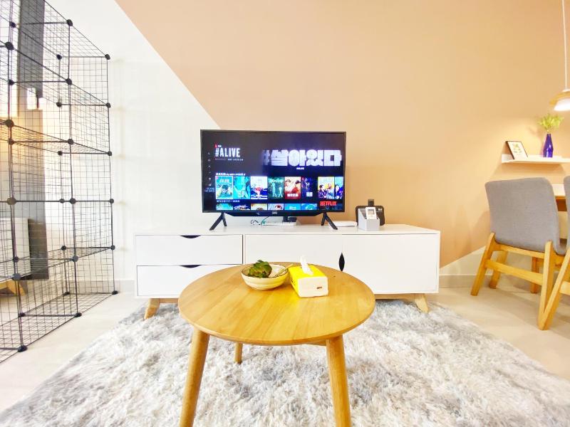 Цены на Lily and Loft - Queensville @ Kuala Lumpur - Netflix в Куала-Лумпуре