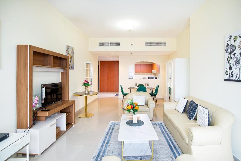 1-BHK with Pool & Gym and Near to Beach & Marina Mall — отзывы гостей и цены