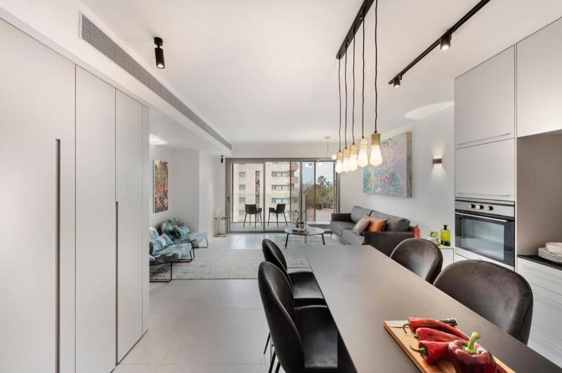 Yefet - by Beach Apartments TLV — отель с удобным расположением в Тель-Авиве
