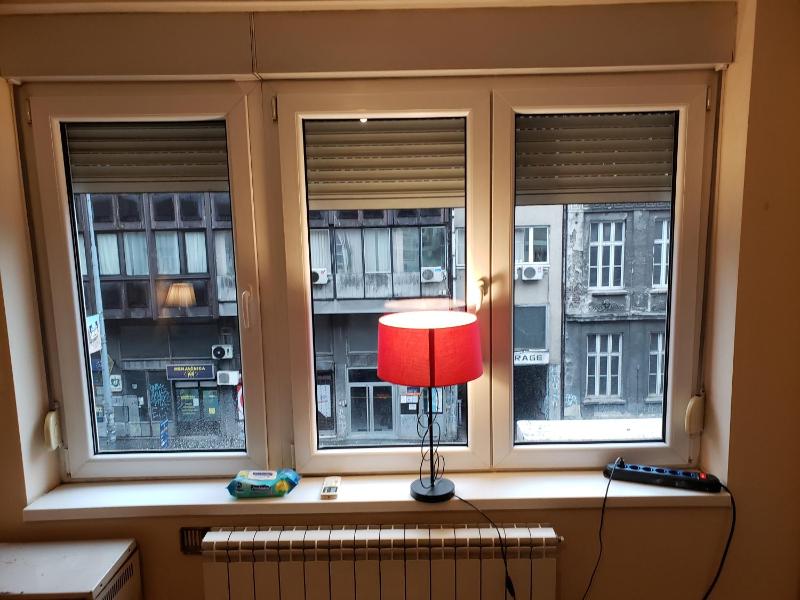 Private cozy room 1 with shared kitchen in appartment, downtown Belgrade — отель с удобным расположением в Белграде