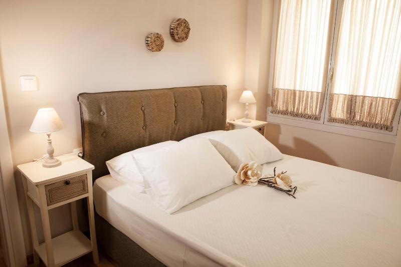 Цены на 2-spaces comfy Bentzi apartment 7 with balcony in Pagrati в Афины