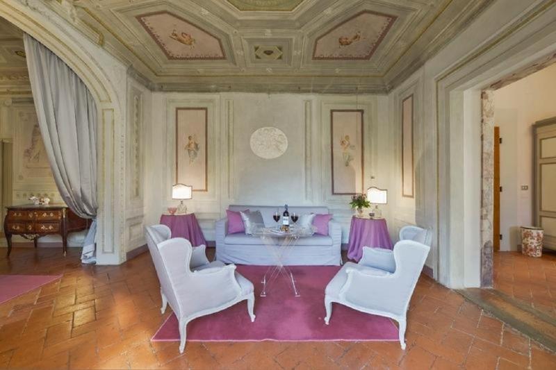 Maggio Frescoes by VacaVilla — комфортный отель в Флоренции