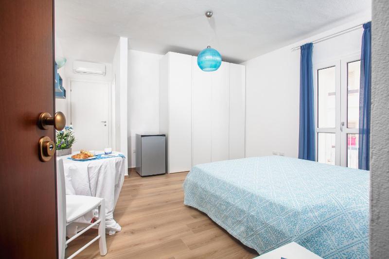 Il Giglio a Santa Teresa: Accogliente B&B nel Cuore della Città