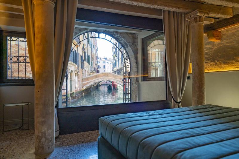 Corte Rubbi 1 A True Canal-side Experience — забронировать отель в Венеции