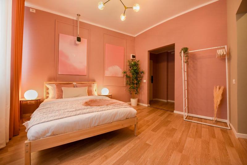 Цены на Magheru Boulevard Cozy Studios - Where Less is More в Бухаресте
