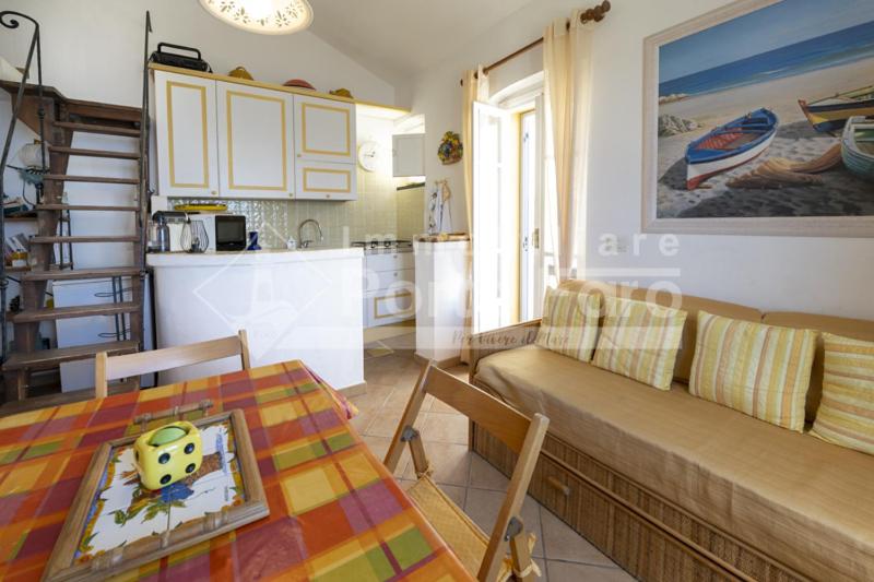Elegante Villa con Terrazza Vista Mare a Porto Faro