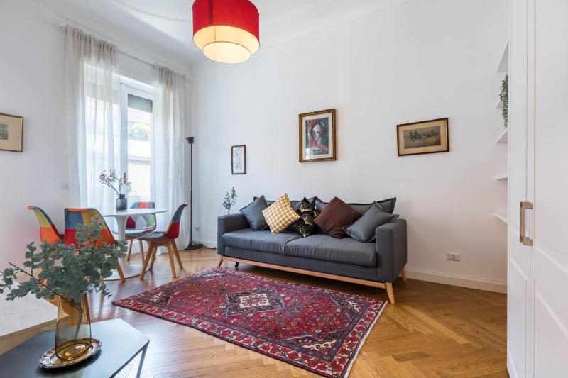 JOIVY Lovely Flat for 2 on Quiet Street near Centre — отель с удобным расположением в Милане