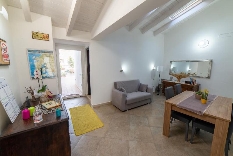 Civico 47 a Càbras - Accogliente B&B con giardino centrale
