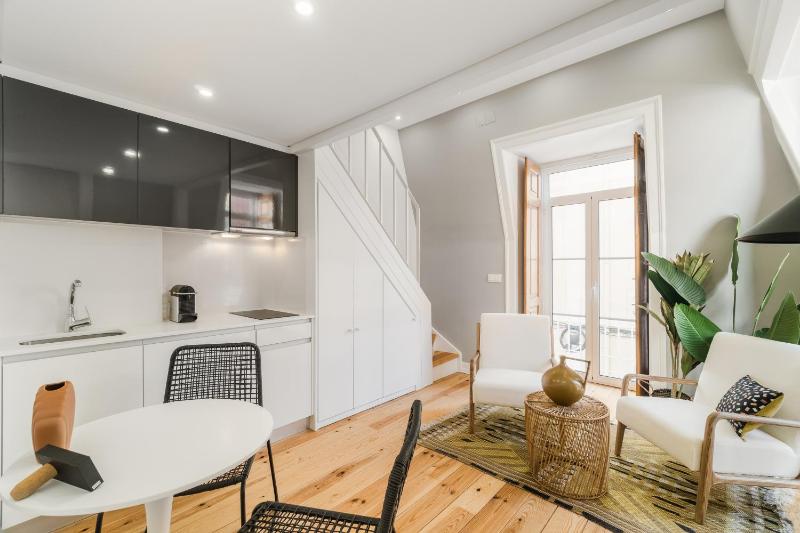 Casa Boma Lisboa - Lighting & Modern Apartment With Balcony - Arroios II — отзывы гостей и цены