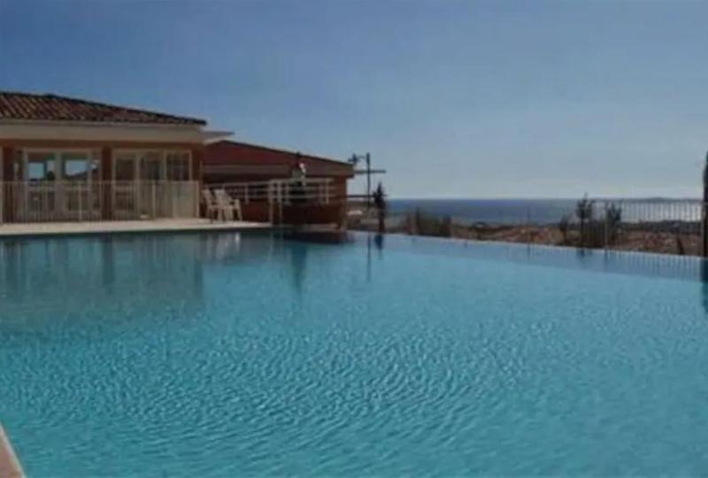 L Arieta - Appartement 3 pieces vue mer, parking & piscine — забронировать отель в Николь