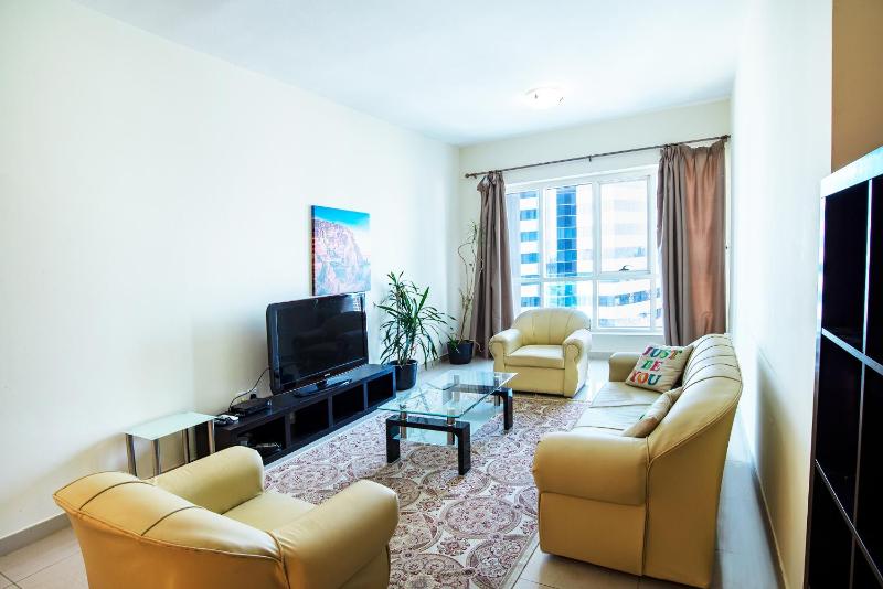 1 BHK Apartment with Pool & Gym Near to Marina Mall & Beach — комфортный отель в Дубае