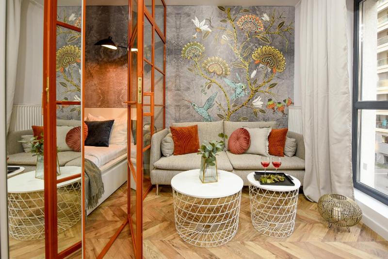 THE BIRD'S STORY - Plaza Residence Studio — комфортный отель в Бухаресте