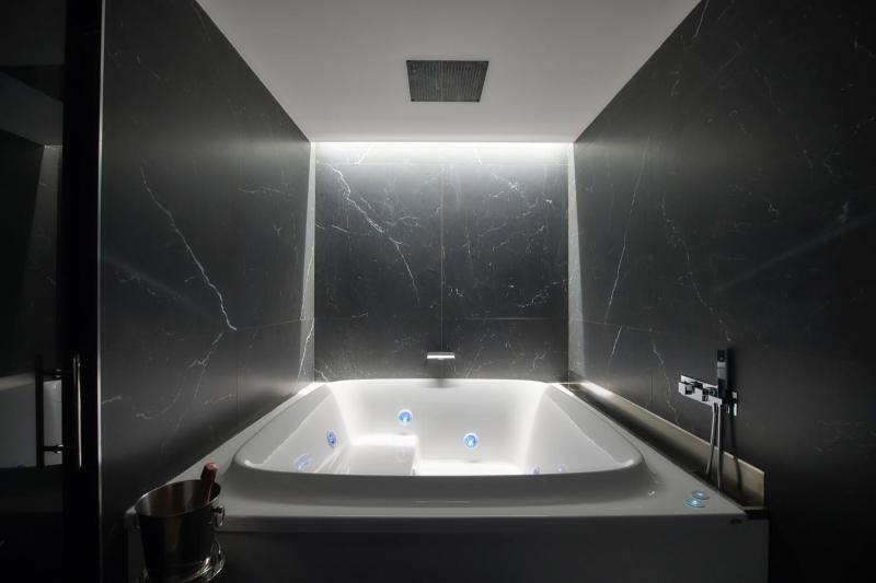 Цены на Five stars Florence luxury apartments with Jacuzzi в Флоренции