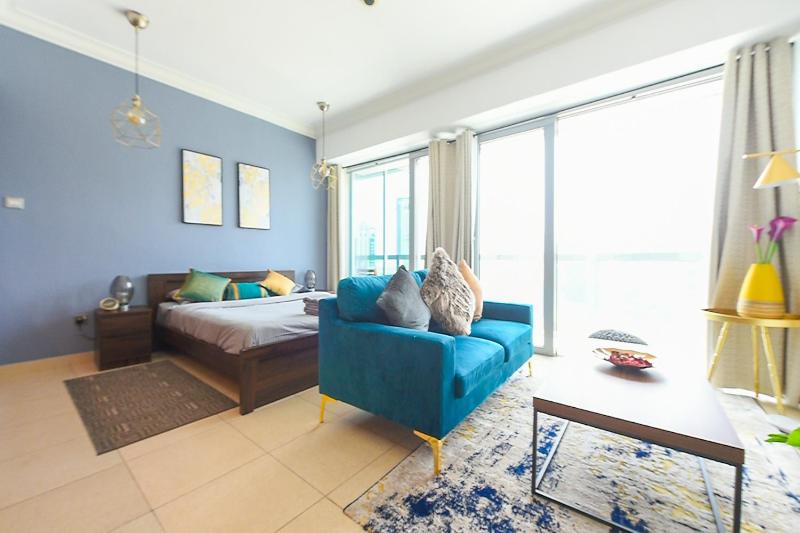 Stylish Studio with a Balcony in 8 Blvd Downtown — отзывы гостей и цены