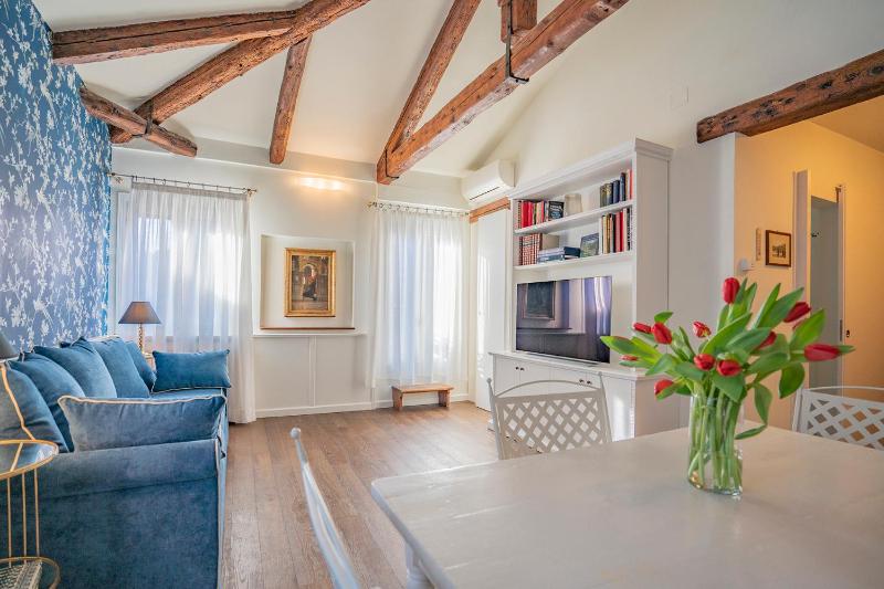 Lo Squero 3 Apartment with Balcony in Dorsoduro — отель в Венеции, Италия