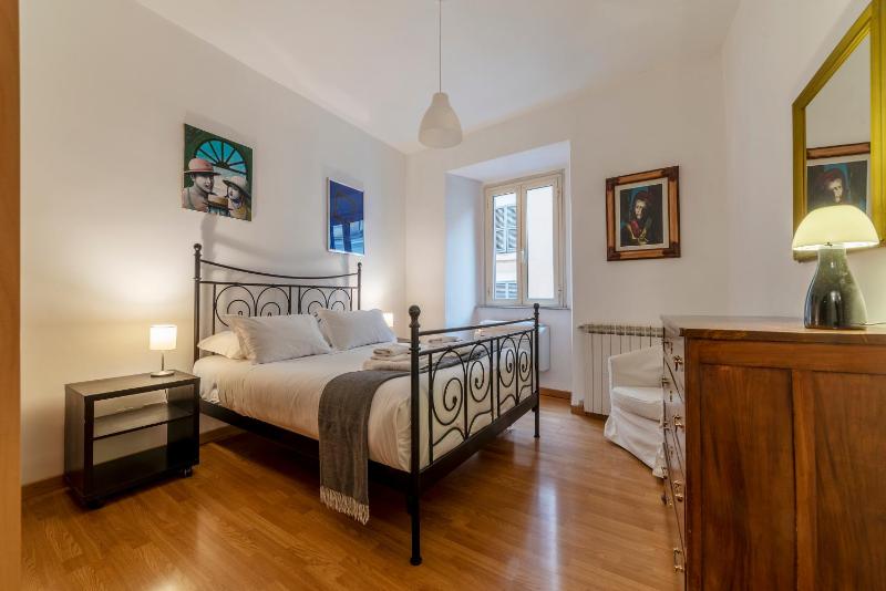 Tucked away and quiet by Piazza Navona - FromHometoRome — отзывы гостей и цены