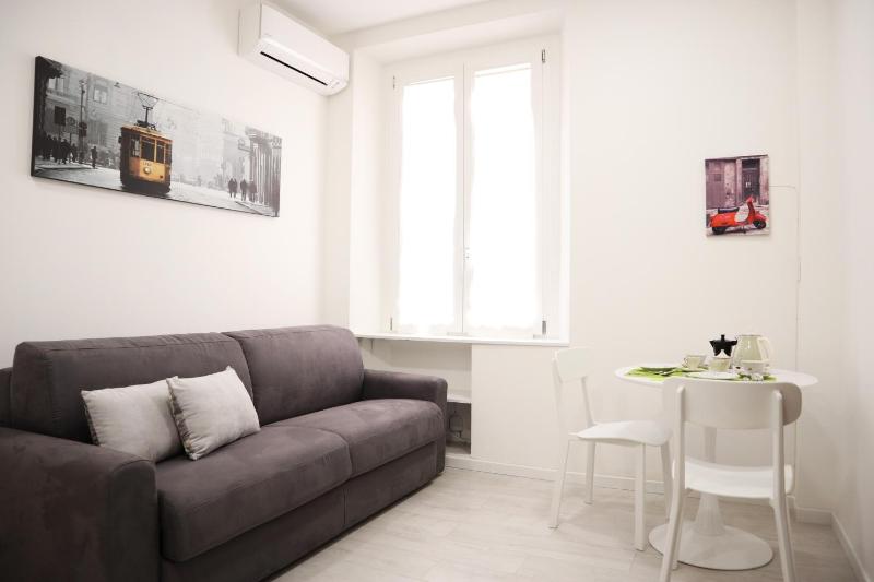 Navigli Tiny Bright House — отель с удобным расположением в Милане