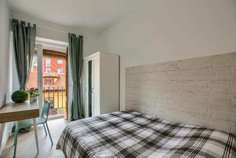 Comodo apartamento con 6 habitaciones en el centro — комфортный отель в Мадриде