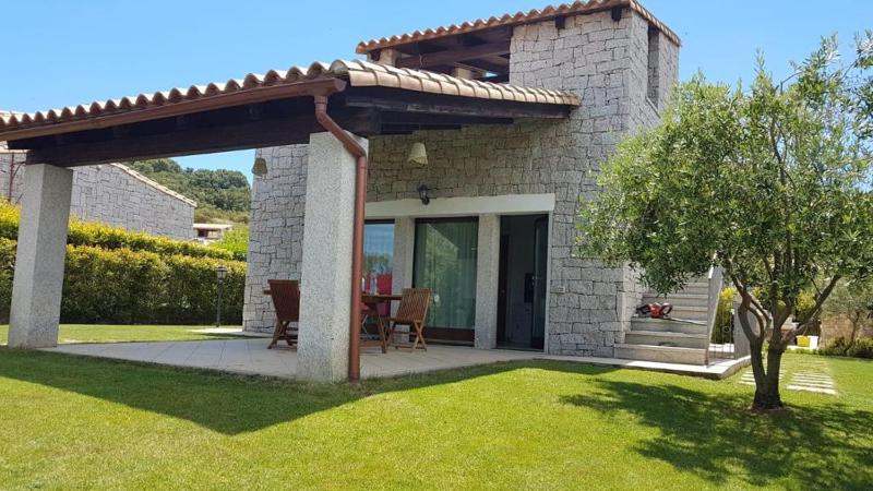 Villa Veronica a Cala Sinzias - Lussuosa Villa sul Mare