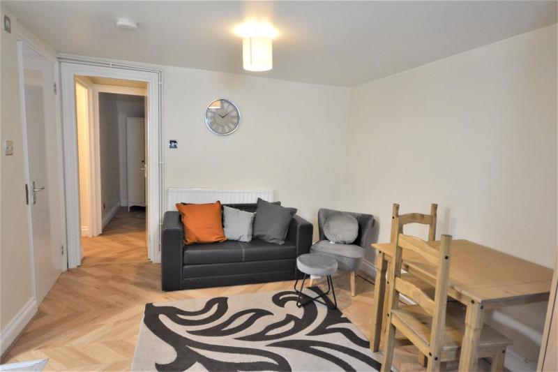 Цены на London Modern One Bedroom Apartment в Лондоне