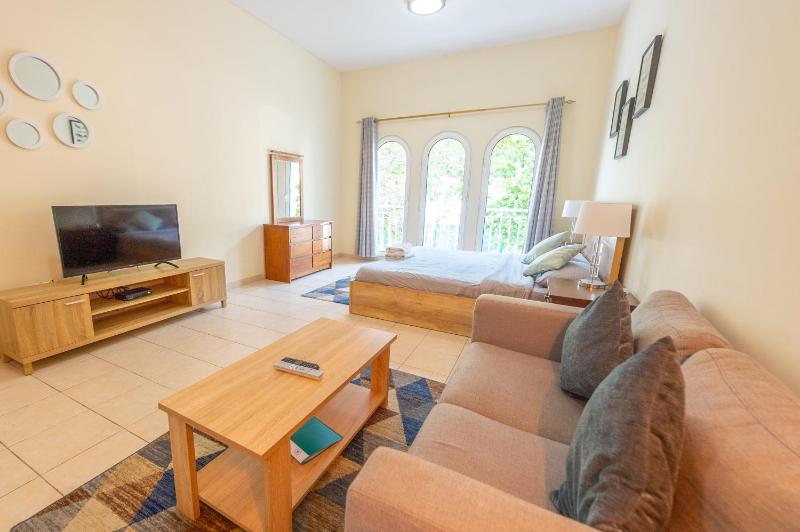 New Spacious Studio flat for rent near Mall - 7 mins to metro - NMA — забронировать отель в Дубае