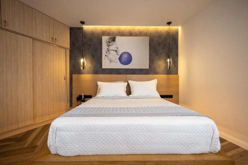 Triple A - Prime Location - Between Monastiraki & Syntagma Square-FREE Parking! — комфортный отель в Афины