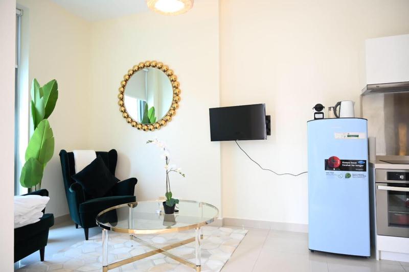 Close to Dubai Mall. Elegant and cozy studio — отель с удобствами в Дубае