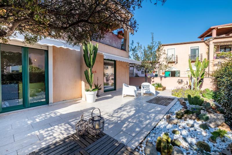 Family House a Tortolì - Spaziosa Casa Vacanze con Piscina