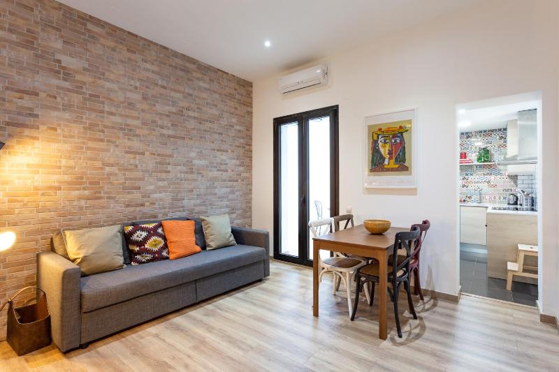 Stay U-nique Apartments Travessera II — отель с удобным расположением в Барселоне